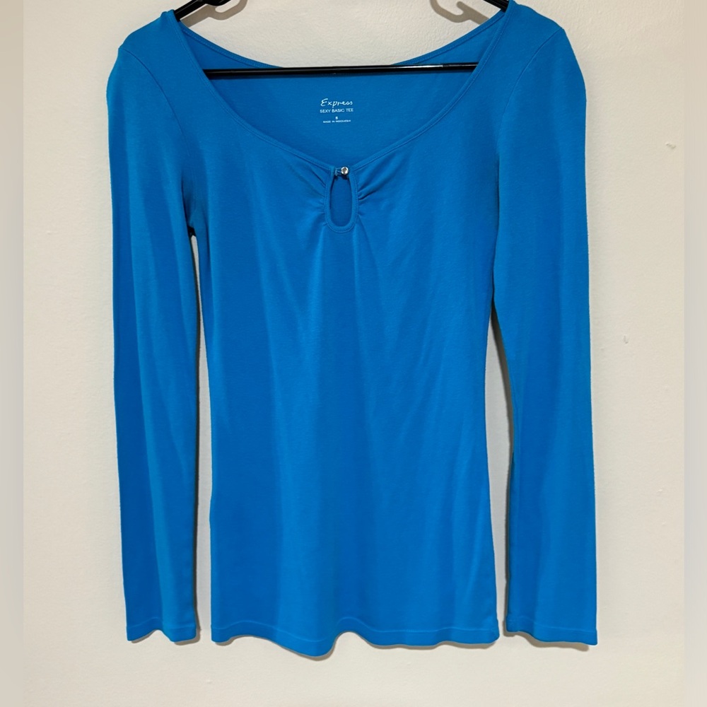 Express Sexy Basics Long Sleeve Scoop Neck Tee. 60%Cotton 40%Modal. Teal;Medium